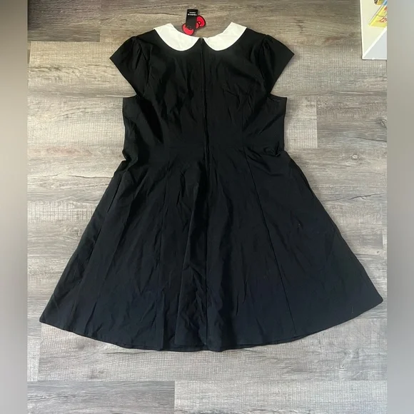 NWT! TORRID Hello Kitty Dress Peter Pan Collar Swing Pinup Retro 2X Sanrio Black - Picture 6 of 6